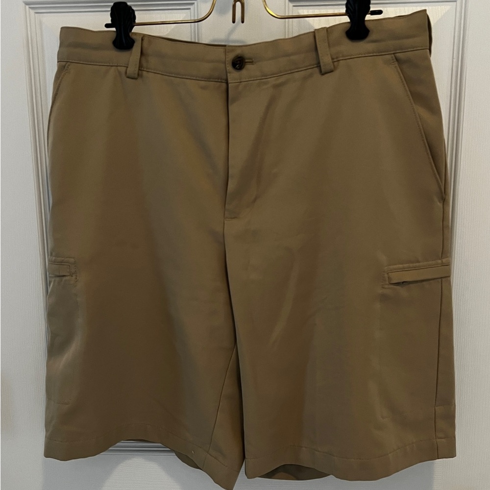 Men’s Size 34 IZOD Golf Classic Shorts beige/tan 6 pockets